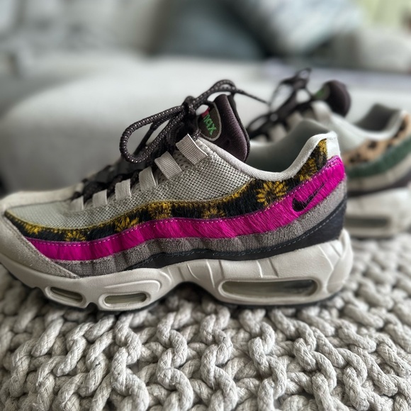 Multi-Colored Nike Women Air Max 95 - Picture 4 of 4